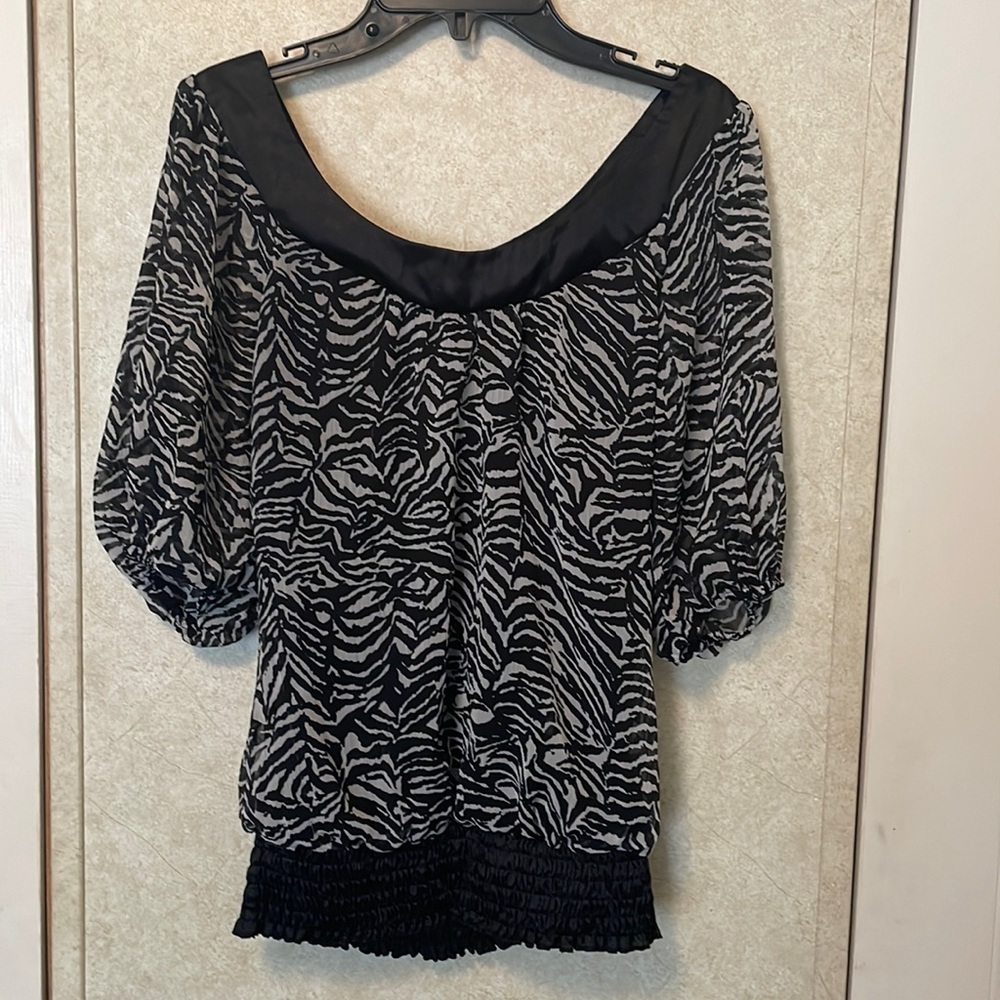 Mad Knits Brand top - Size Medium